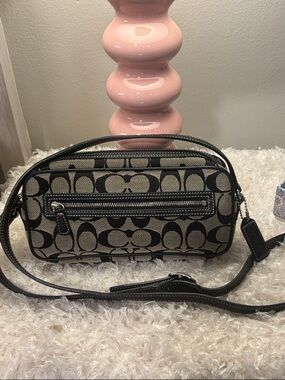 ✨Live Show Listing✨ Coach Crossbody Bag